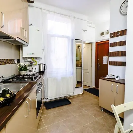 Central Apartment Near Old Town & Universitate Metro Apartament
