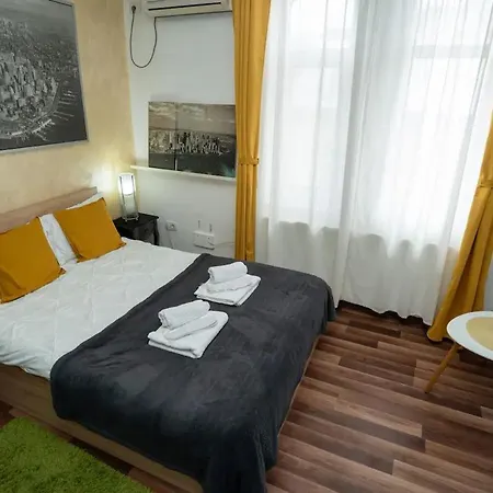 Central Apartment Near Old Town & Universitate Metro Bucureşti