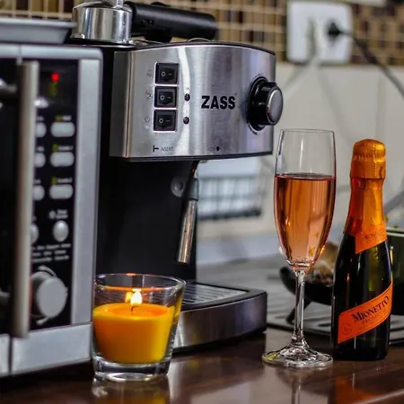 Cozy In Downtown Бухарест