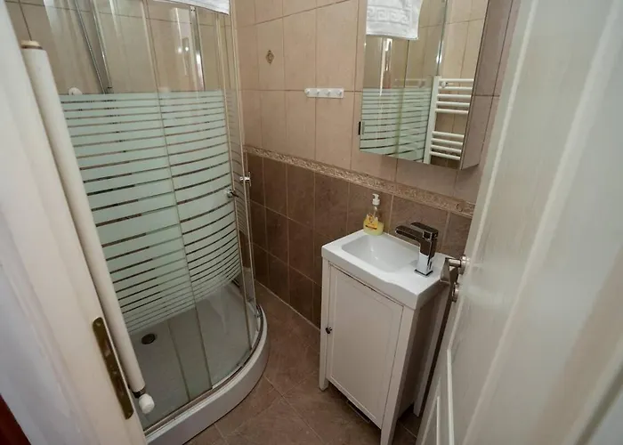 Апартаменти Cozy In Downtown *