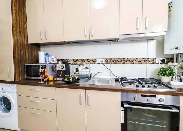 Апартаменти Cozy In Downtown Бухарест